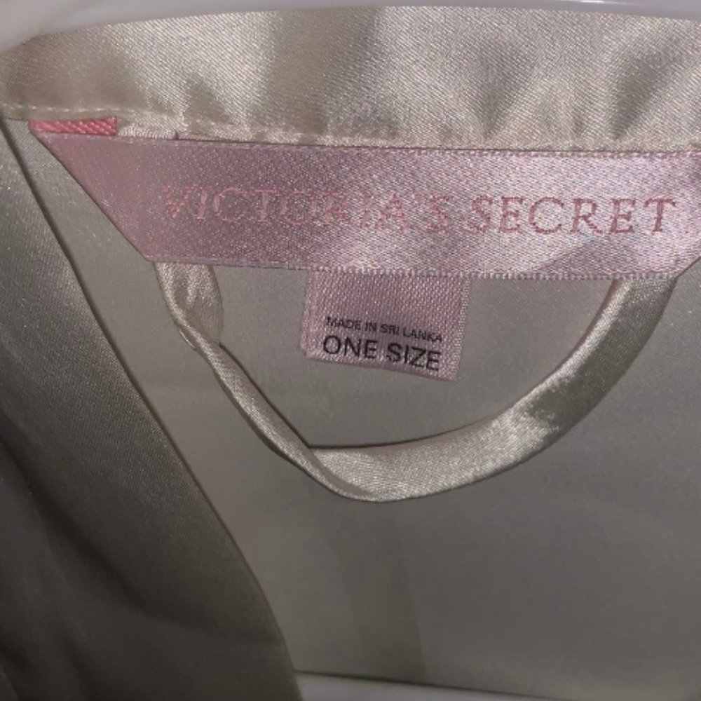 Victoria Secret Robe - Picture 2 of 3